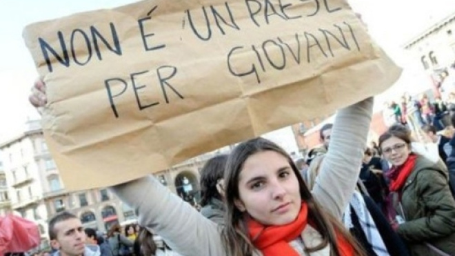 Giovani senza lavoro, l'Istat: "Solo la Grecia peggio dell'Italia" - leggo.it