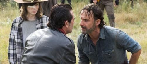 The Walking Dead : la guerre est lancée mais il va falloir attendre 6 long mois pour découvrir la suite
