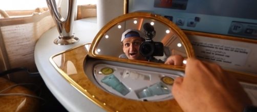 Casey Neistat, un youtubeur filme son voyage en 1ère classe sur Fly Emirates