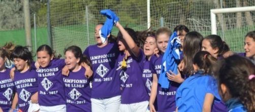 Las jugadoras del AEM Lleida celebrando la victoria