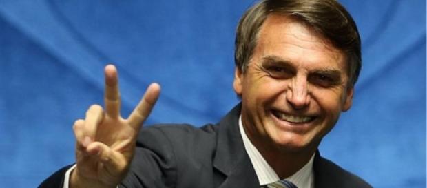 Bolsonaro é defendido por jornalista de 'O Globo' Bolsonaro é defendido por jornalista de 'O Globo'