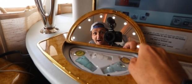 Casey Neistat, un youtubeur filme son voyage en 1ère classe sur Fly Emirates Casey Neistat, un youtubeur filme son voyage en 1ère classe sur Fly Emirates