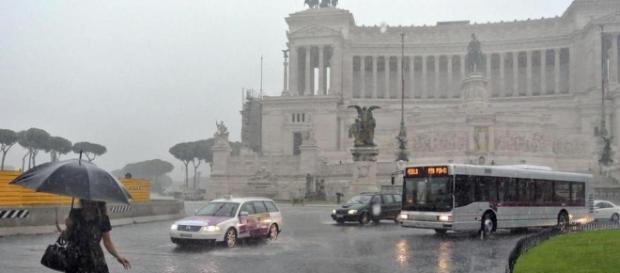 Maltempo, la pioggia su Roma provoca disagi Maltempo, la pioggia su Roma provoca disagi