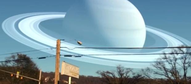 Notícia de que Saturno passaria raspando na Terra fez internautas brincarem sobre os anéis serem furtados no Brasil Notícia de que Saturno passaria raspando na Terra fez internautas brincarem sobre os anéis serem furtados no Brasil