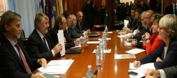 Pensioni oggi 4 aprile 2017 incontro tra Governo e sindacati per i decreti attuativi (https://www.forexinfo.it) Pensioni oggi 4 aprile 2017 incontro tra Governo e sindacati per i decreti attuativi (https://www.forexinfo.it)
