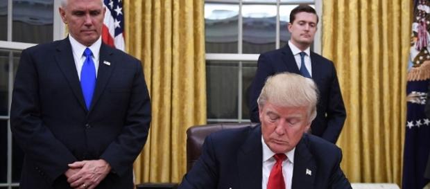 President Trump signs first orders in Oval Office | Daily Mail Online - dailymail.co.uk President Trump signs first orders in Oval Office | Daily Mail Online - dailymail.co.uk