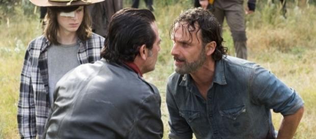The Walking Dead : la guerre est lancée mais il va falloir attendre 6 long mois pour découvrir la suite The Walking Dead : la guerre est lancée mais il va falloir attendre 6 long mois pour découvrir la suite