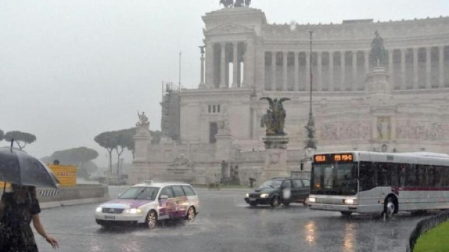 Maltempo, la pioggia su Roma provoca disagi