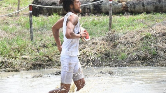 Simone Susinna protagonista su l'Isola dei famosi 2017