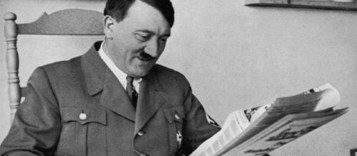 Immagine da colorare di Hitler sui libri: indignazione in Olanda e Belgio