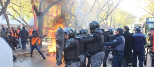 MACRILANDIA: 10 internados por represión policial en Mendoza. - blogspot.com