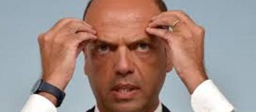 salta l'incontro con Alfano perchè gli fanno pipì addosso