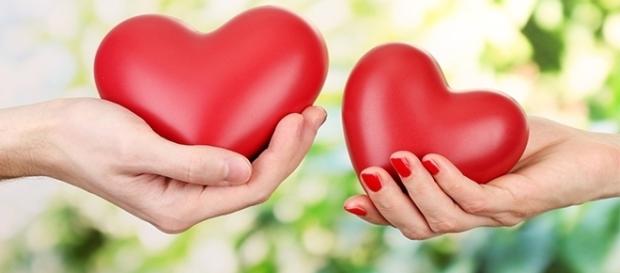Como amar e receber amor em cinco atitudes Como amar e receber amor em cinco atitudes