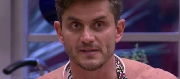Marcos está sendo alvo de duras críticas Marcos está sendo alvo de duras críticas
