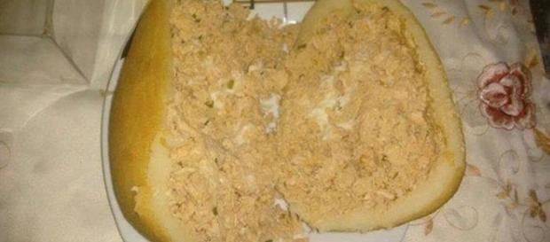 Ovo de páscoa com frango e catupiri. Ovo de páscoa com frango e catupiri.
