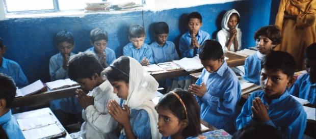 Studenti in Pakistan: gli islamisti vogliono impedire l'istruzione Studenti in Pakistan: gli islamisti vogliono impedire l'istruzione