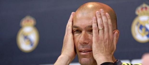 Zinedine Zidane dando una rueda de prensa Zinedine Zidane dando una rueda de prensa