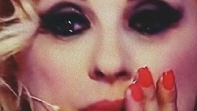 Tina Cipollari ammette di essersi rifatta le labbra.