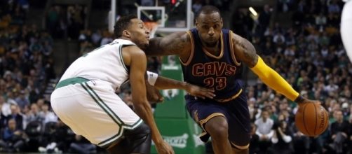 LeBron James throws down windmill dunk with ease (Video) - fansided.com