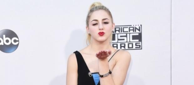 Does Chloe Lukasiak still need "Dance Moms" to bring hype to her solo career? (via Blasting News library) Does Chloe Lukasiak still need "Dance Moms" to bring hype to her solo career? (via Blasting News library)