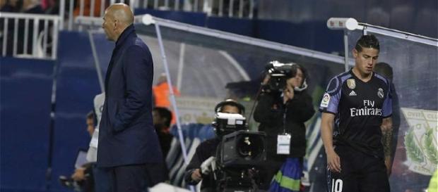 El enfado de James con Zidane al ser sustituido El enfado de James con Zidane al ser sustituido