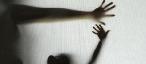 Em uma redação, uma das meninas relatou que estava infeliz, segundo a polícia Em uma redação, uma das meninas relatou que estava infeliz, segundo a polícia