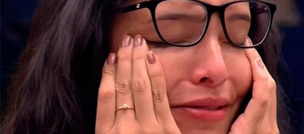 Emilly está constantemente no centro das atenções Emilly está constantemente no centro das atenções