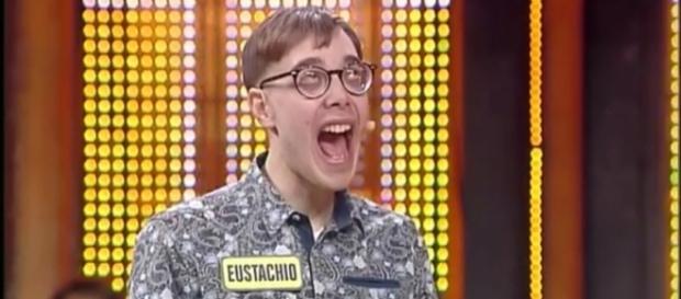 Eustachio Cipolla mentre rende nota la sua dote. Eustachio Cipolla mentre rende nota la sua dote.