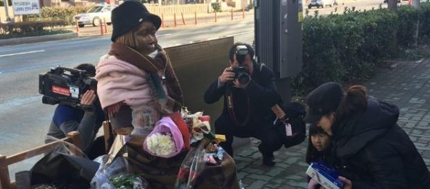 The statue of Japanese military sexual slavery in front of the Japanese consulate in Busan, South Korea. (source:Youth Make Peace) The statue of Japanese military sexual slavery in front of the Japanese consulate in Busan, South Korea. (source:Youth Make Peace)