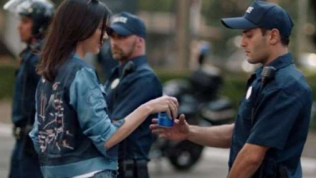 Pepsi, spot ritirato: beffeggia gli eventi pro diritti civili