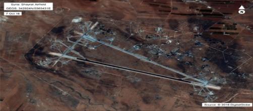 La base aérienne de Sheyrat (Syrie) a été frappé par des missiles américains