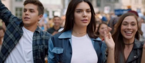 Pepsi's latest ad (via - bolsafinanzas.com)