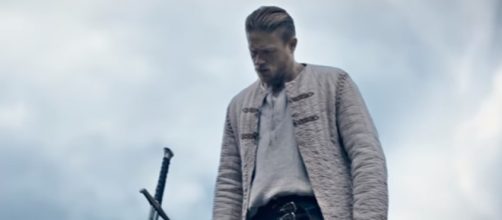 Rey Arturo: La leyenda de Excalibur - Película 2017 - SensaCine.com - sensacine.com