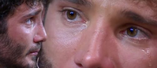 Stefano De Martino scoppia in lacrime a Selfie