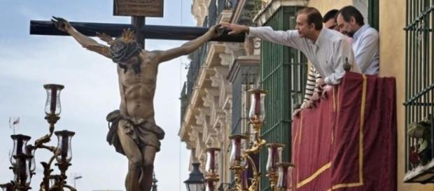 Alquilar un balcón unas horas en Semana Santa cuesta lo mismo que ... - vozpopuli.com Alquilar un balcón unas horas en Semana Santa cuesta lo mismo que ... - vozpopuli.com
