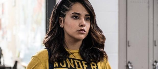 Becky G deslumbró como la primera súper heroína gay en la premier ... - eonline.com Becky G deslumbró como la primera súper heroína gay en la premier ... - eonline.com