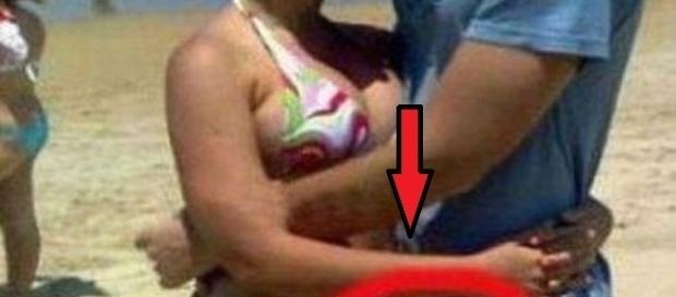 Esse jovem acabou armando a barraca em praia durante uma foto com essa gata. Esse jovem acabou armando a barraca em praia durante uma foto com essa gata.