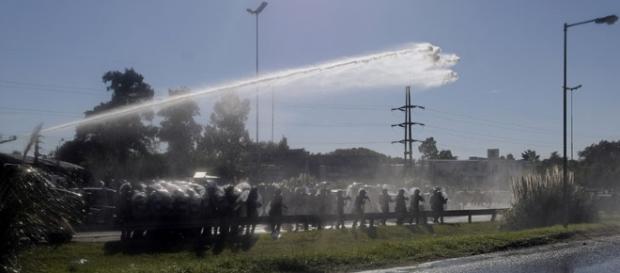 Fuerte represión de la Gendarmeria Fuerte represión de la Gendarmeria