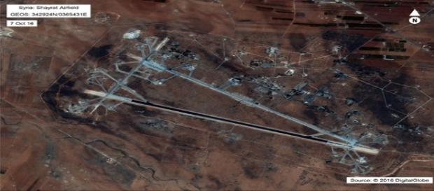 La base aérienne de Sheyrat (Syrie) a été frappé par des missiles américains La base aérienne de Sheyrat (Syrie) a été frappé par des missiles américains