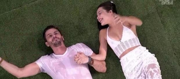Marcos diz para Emilly que dá dinheiro para a TV Globo (Foto: Reprodução) Marcos diz para Emilly que dá dinheiro para a TV Globo (Foto: Reprodução)
