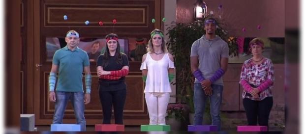 Os familiares dos 5 finalistas estiveram no BBB17 para participarem da primeira fase da Prova do Líder Os familiares dos 5 finalistas estiveram no BBB17 para participarem da primeira fase da Prova do Líder