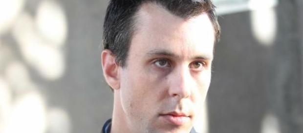 Pai é preso após perfurar estomago da filha enquanto a abusava sexualmente Pai é preso após perfurar estomago da filha enquanto a abusava sexualmente