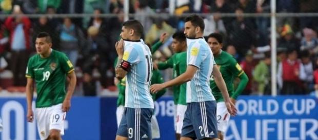Seleção Argentina perdeu para a Bolívia nas Eliminatórias por 2 x 0. Foto: Olé. Seleção Argentina perdeu para a Bolívia nas Eliminatórias por 2 x 0. Foto: Olé.