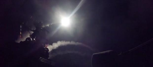 Tras los misiles enviados a la base aérea a Siria, se incrementa la tensión diplomática entre Rusia y EEUU (Captura pantalla - Depto. Defensa EEUU) Tras los misiles enviados a la base aérea a Siria, se incrementa la tensión diplomática entre Rusia y EEUU (Captura pantalla - Depto. Defensa EEUU)