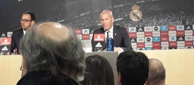 Zidane, hace unos días, en rueda de prensa en el Santiago Bernabéu. Foto: John Griswold Zidane, hace unos días, en rueda de prensa en el Santiago Bernabéu. Foto: John Griswold