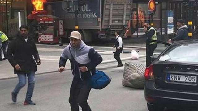Attentato Stoccolma, Camion contro la folla: è terrorismo? - italiapost.it