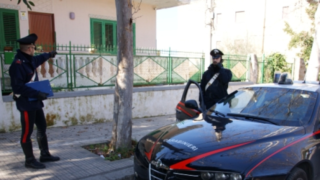 Bagheria, stacca orecchio a uomo che picchia cane