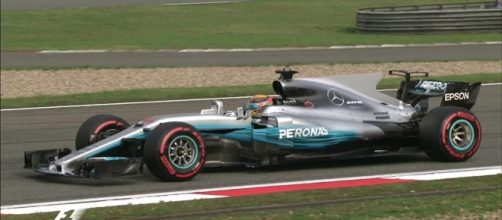 Hamilton, pole in Cina: è la 63^ in carriera.