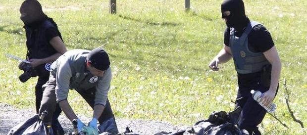L'ETA si arrende dopo 40 anni di violenza e più di 800 morti L'ETA si arrende dopo 40 anni di violenza e più di 800 morti