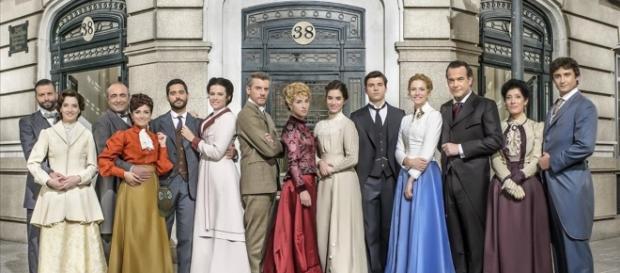 Los actores de Acacias 38 sonríen ante el éxito de la serie. Los actores de Acacias 38 sonríen ante el éxito de la serie.